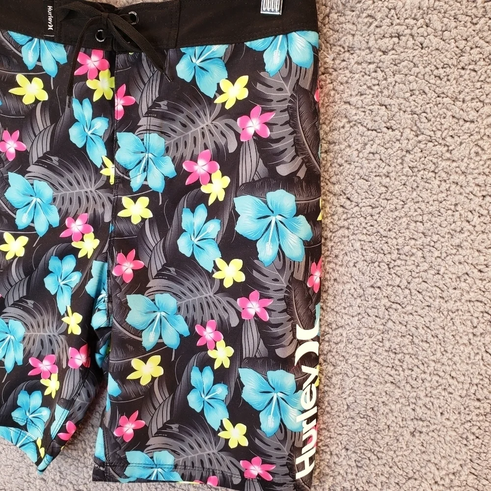 Hurley Boys Board Swim Skater summer Trunks Black Hawaiian Flowers Sz 14/27
